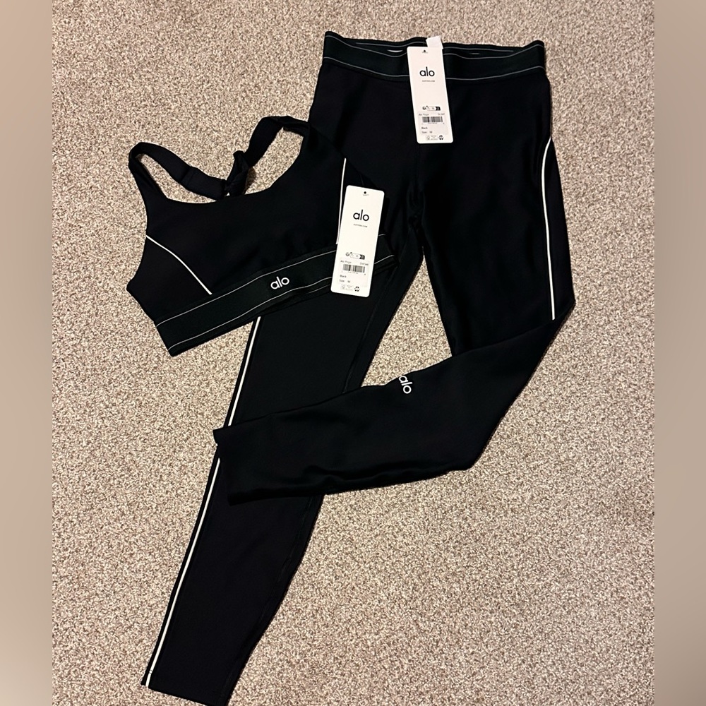 Alo Air lift Suit up Black Set - Medium 
Suit up bra and leggings